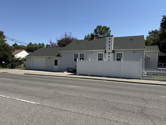 2423 Pine St Unit 1