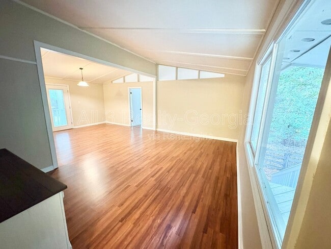 Photo - 435 Sherwood Rd