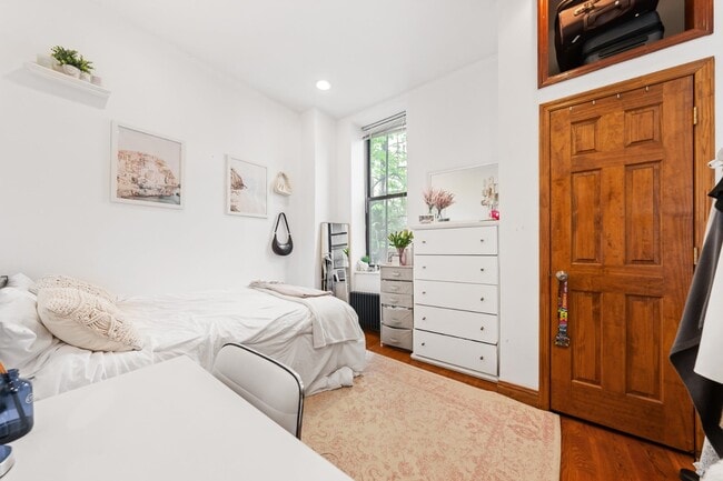 Photo - 321 E 14th St Unit 2B