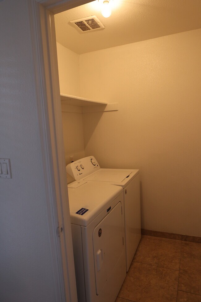 Photo - 700 W 14th St