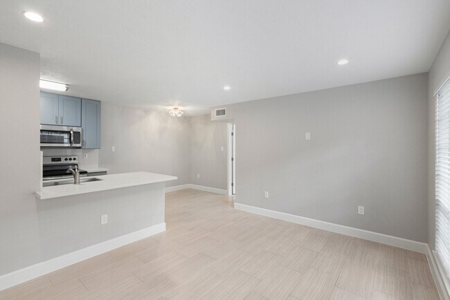 Photo - 2101 Fountain View Dr Unit 4 6