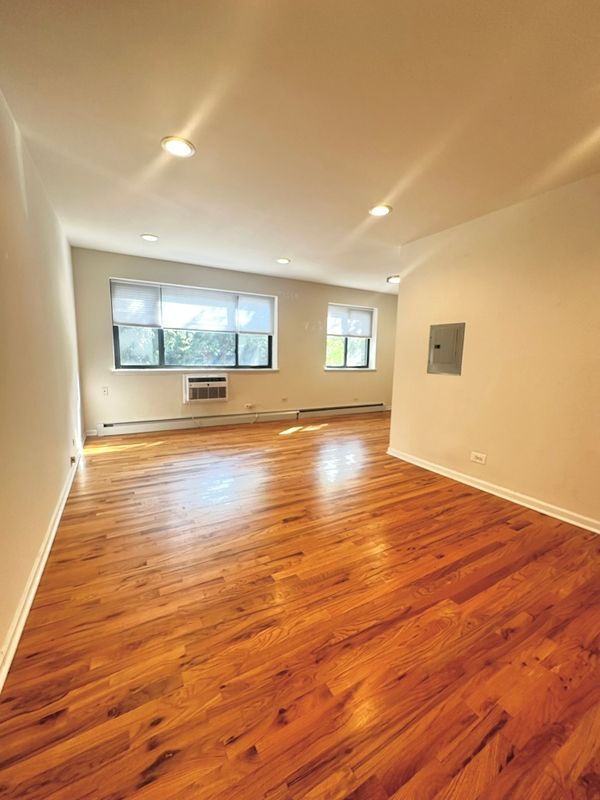 Photo - 6954 N Sheridan Rd