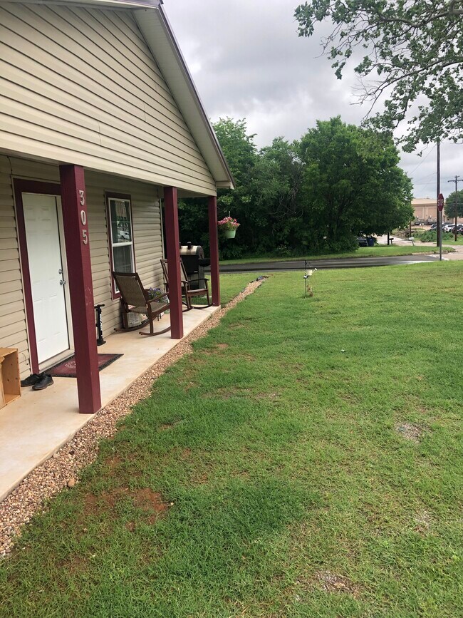 Photo - 305 S 12th St