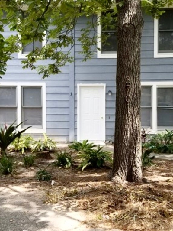 Building Photo - 3701 SW 29th Terrace Unit 3 - C