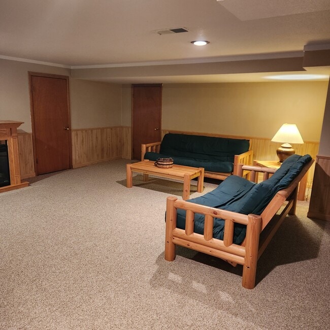 Photo - 1007 Roselawn Ave W