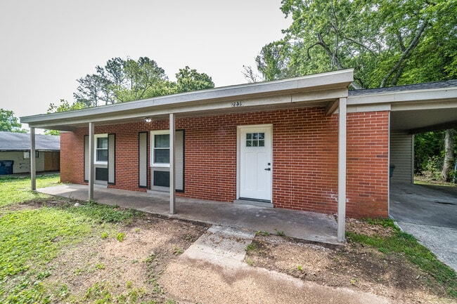 Building Photo - 2239 Norwood Dr NW