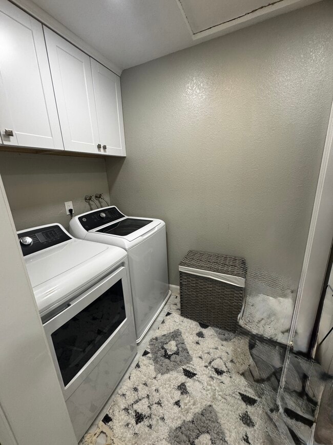 Building Photo - 2911 La Terrace Cir Unit 2911