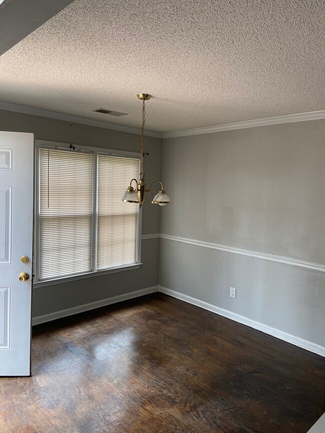 Photo - 1557 Lovejoy Rd