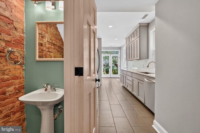 Photo - 1537 5th St NW