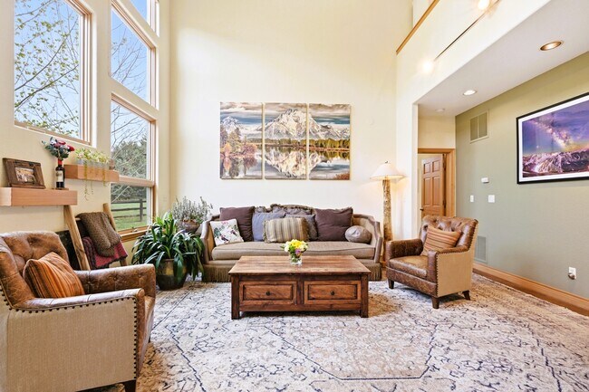 Photo - 81 Elmgreen Ln