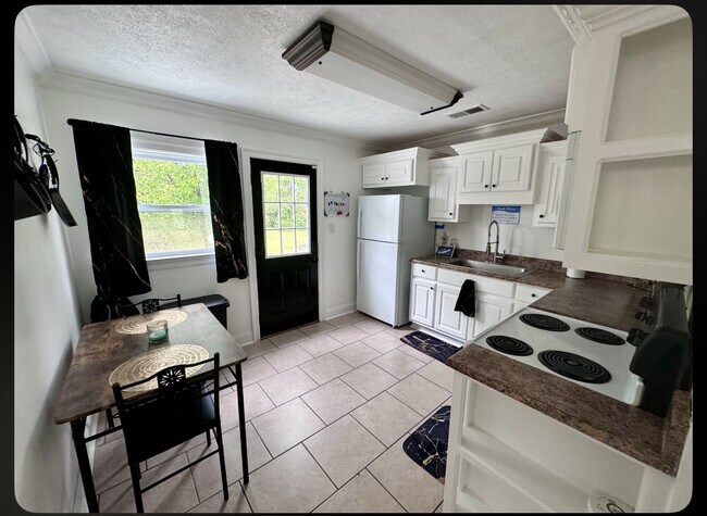 Building Photo - 617 N 9th Plaza Rental