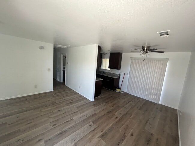 Photo - Hard to find 3 bedroom 2 bath apartment central Hanford