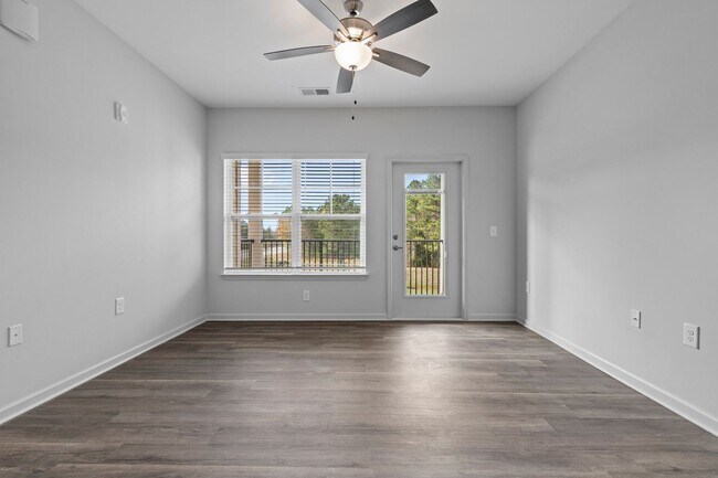 Photo - The Groves at 421 *Move In Special*