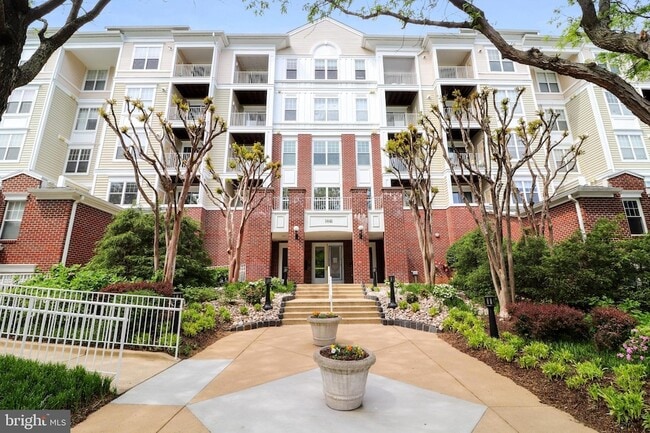 Building Photo - 1641 International Dr Unit 304