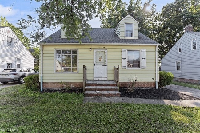 Building Photo - 866 E 209th St