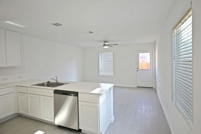 Photo - 6718 Marble Rdg