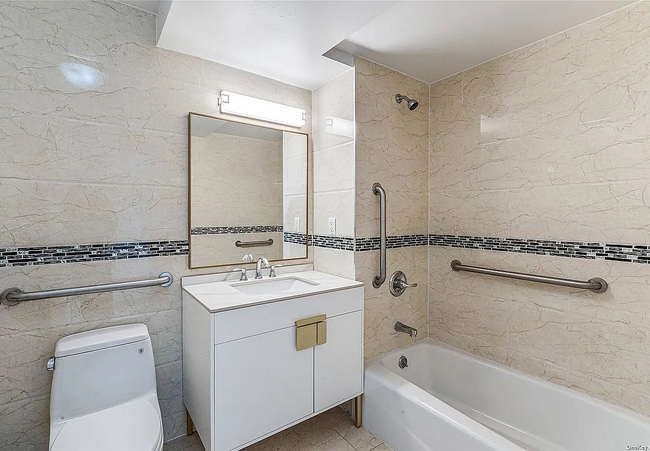 Photo - APT 4H Unit 4H