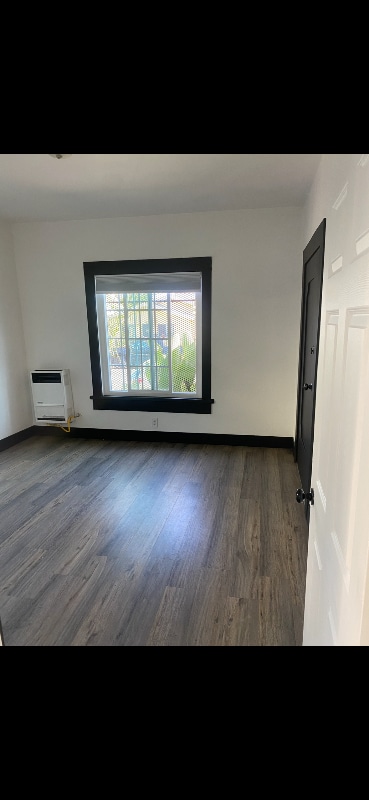 Building Photo - 208 1/2 W 42nd Pl Rental
