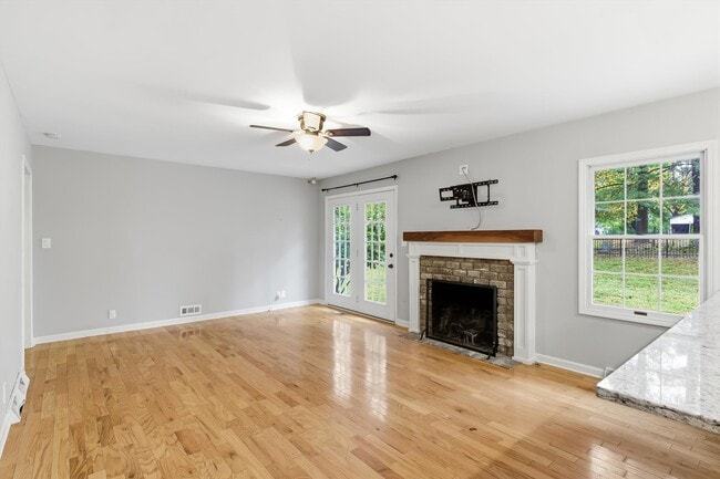 Photo - 1901 Scenic Dr