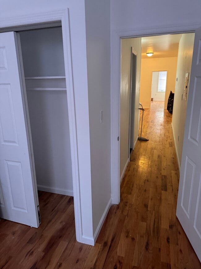 Photo - 686 Woodward Ave Unit 1floor right