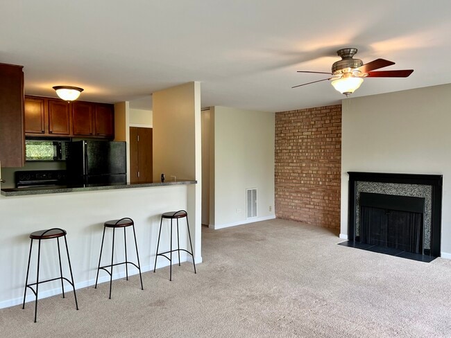 Photo - 5900 Oakwood Dr Unit 3F