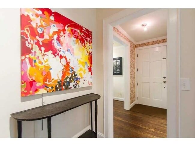 Photo - 1916 Greystone Rd NW