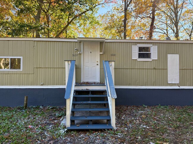 Photo - Spacious 2 bed, 1.5 bath Home FOR RENT in Commercial Twp $1500