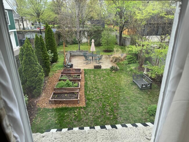 Back yard - 1409 Stratton Ave Unit Apartment # A