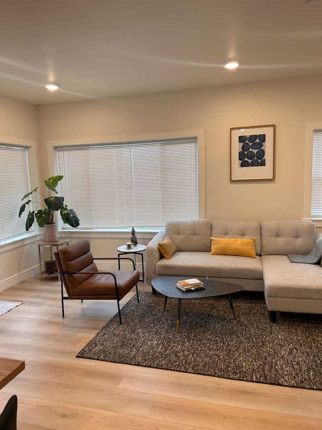 Building Photo - 3505 NE Creston Ave Unit ID1334338P