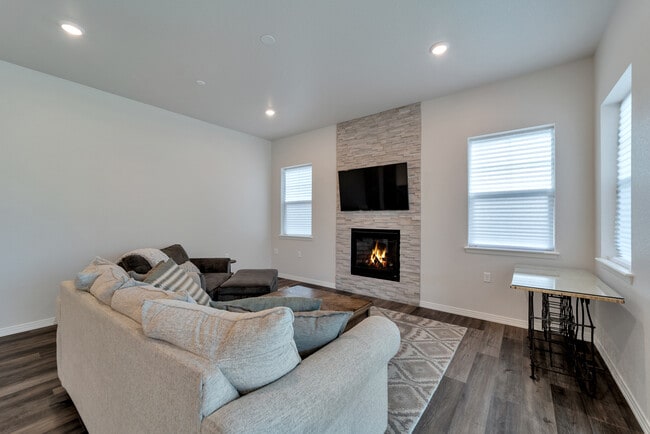 Photo - 307 1st Ave