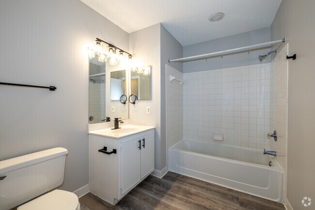 2BR, 2BA - 977SF - Secondary Bathroom