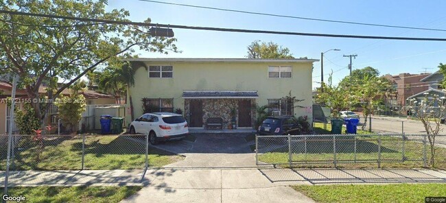 Photo - 880 NW 2nd St Apartment Unit 882