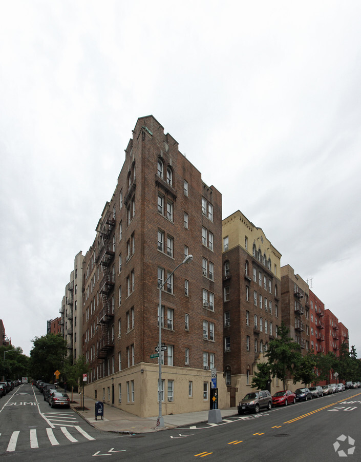 Photo - 520 W 218th St Apartments