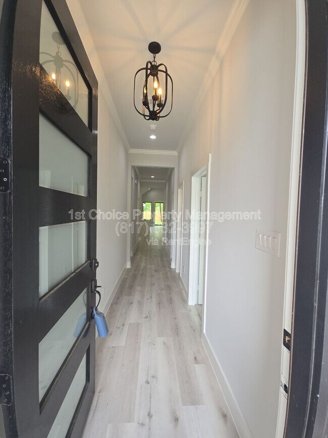 Photo - 1609 Sharon St