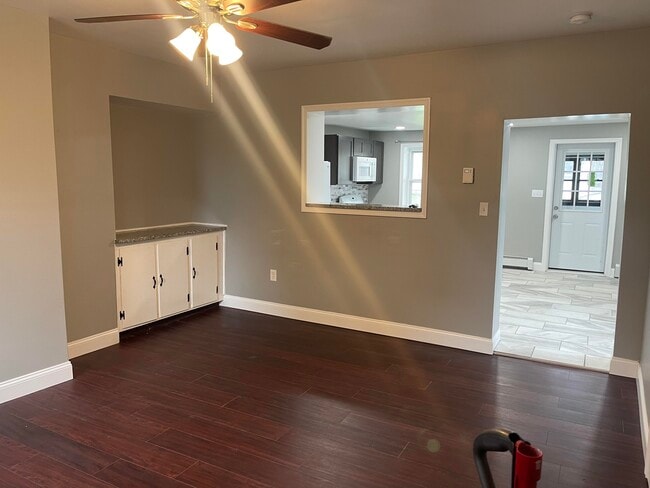 Living Room - 202 Jefferson St Unit 202