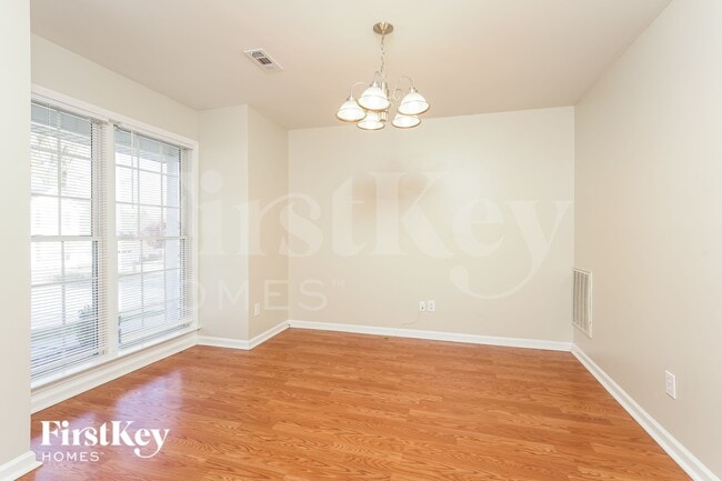 Photo - 3121 Southhampton Dr