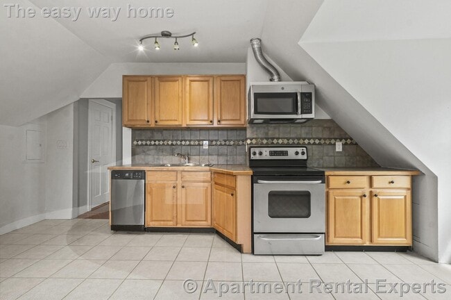 Building Photo - 8 Marbury Terrace Unit #3