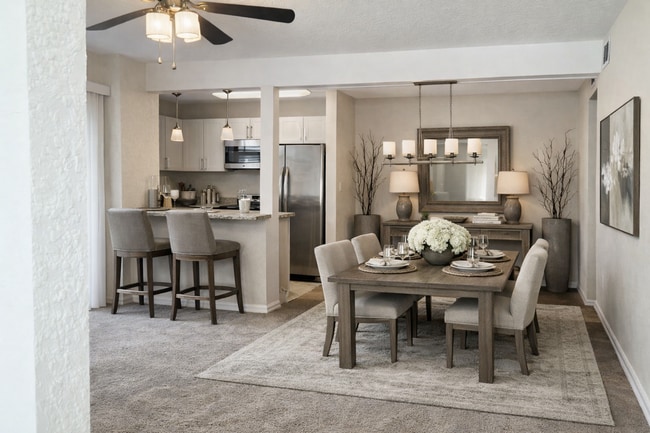 Building Photo - Beautiful Winter Park 2/2 Condo on the first floor x Rent in front of Full Sail ! Unit 71