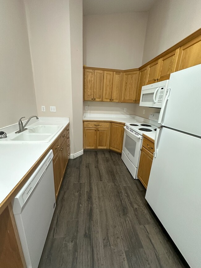 Photo - 1559 N Riverside Ave #10 Unit Riverside #10/private room #1 contract