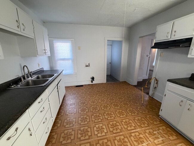 Photo - 608 Seminary-W