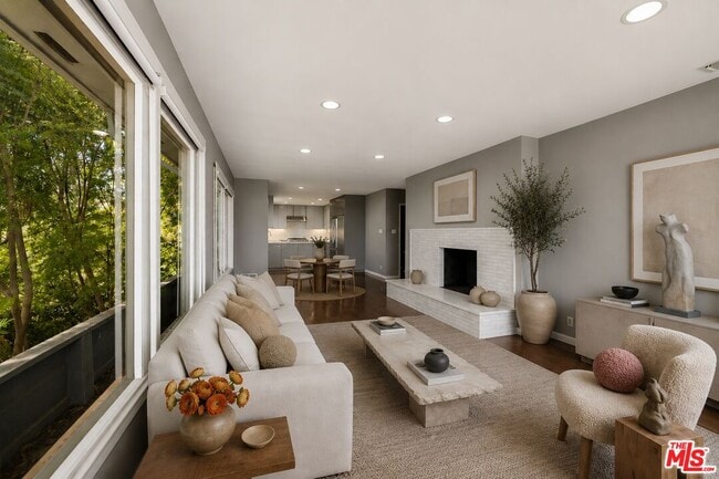 1438 Davies Dr