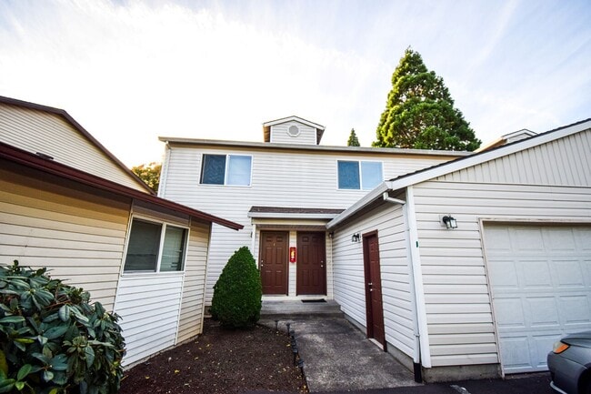 Building Photo - Newly Updated 2 Bedroom 1.5 Bath Townhouse... Unit 02