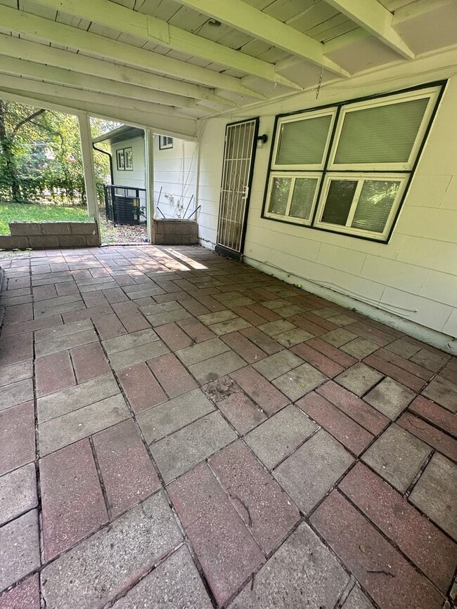 Photo - 6904 Longview Rd
