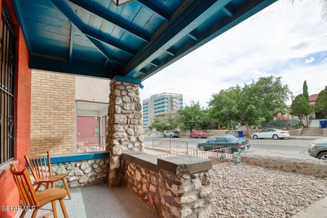 Photo - 1214 N Kansas St