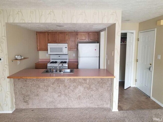 Photo - 1206 S College Mall Rd