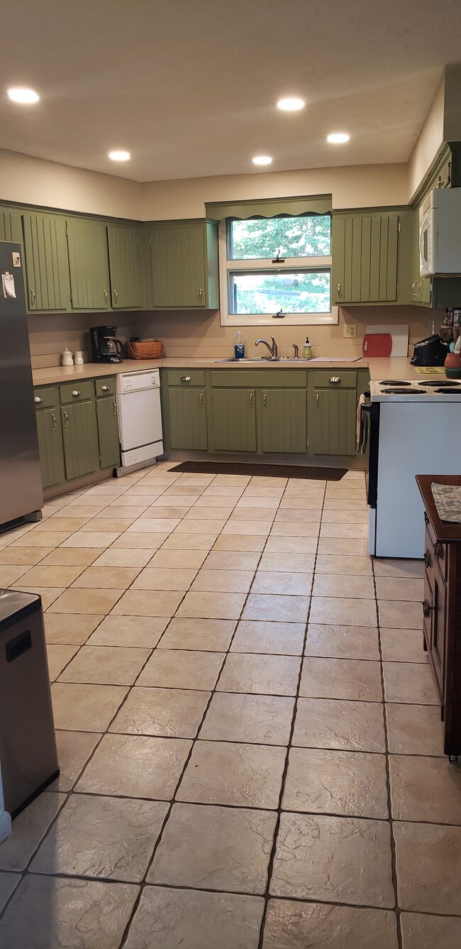 Photo - 94 Range End Manor