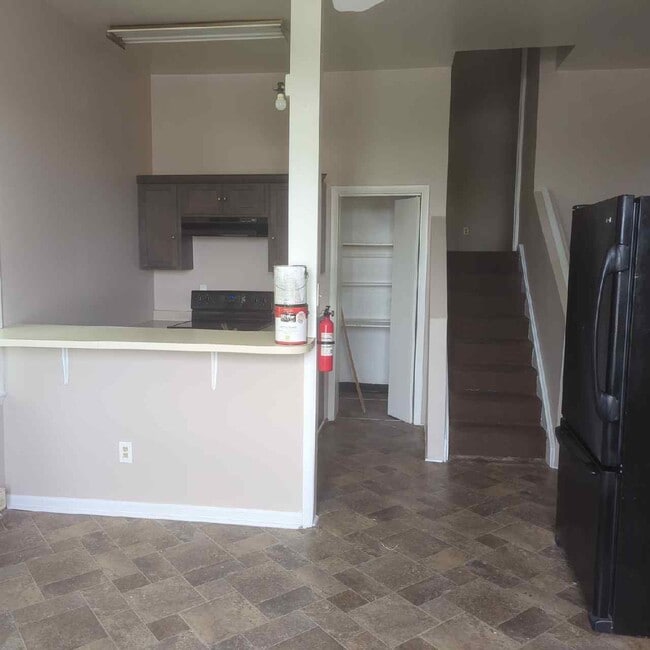 Photo - 705 E 6th St