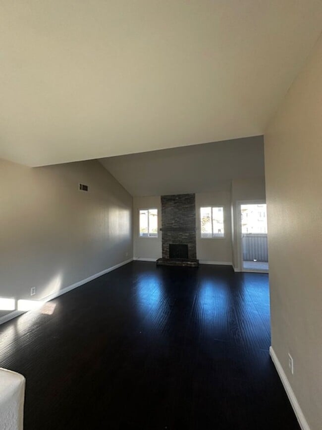 Photo - Upstairs Townhouse, Updated!