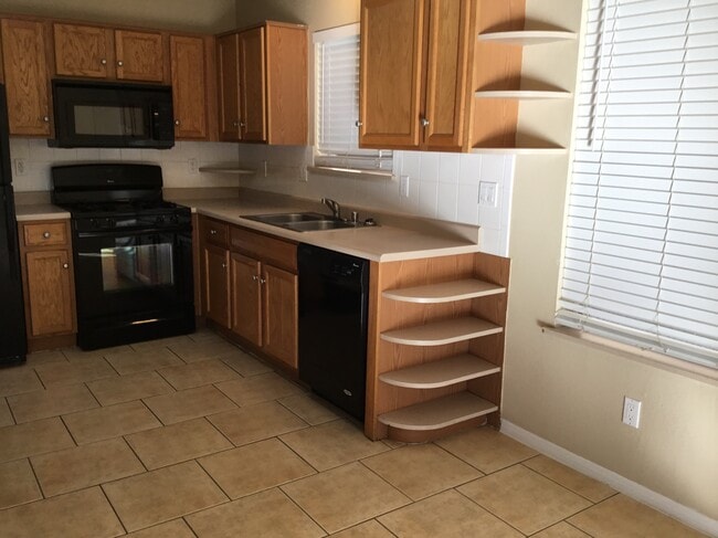 Photo - 2300 Pomelo Pl NW