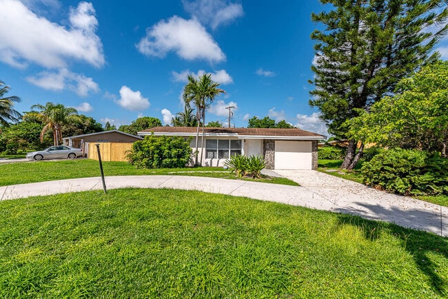314 E Gateway Blvd